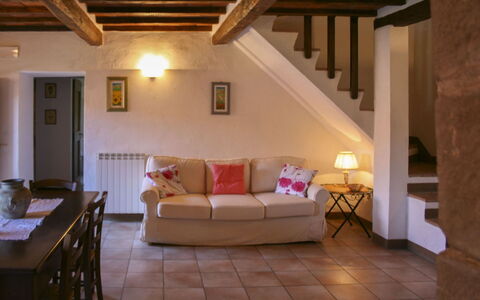 Borgo Antico: Möbel, Interior Design, Flooring, Wand, Fussboden, Holz, Zimmer, Decke, Couch, Wohnzimmer