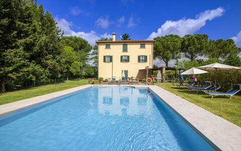 Villa Cantagallo: Schwimmbad, Estate, Garten, Freizeit, Gartenmöbel, Hazienda, Rasen, Villa, Garten, Landscaping