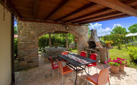 Villa Cantagallo: Schwimmbad, Estate, Garten, Freizeit, Gartenmöbel, Hazienda, Rasen, Villa, Garten, Landscaping