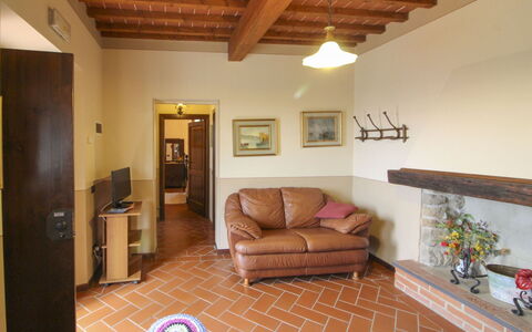 Agriturismo Arcobaleno: Möbel, Interior Design, Flooring, Wand, Fussboden, Holz, Decke, Zimmer, Beleuchtung, Wohnzimmer