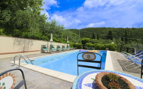 Agriturismo Arcobaleno: Schwimmbad, Resort, Eco Hotel, Blumentopf, Hotel, Gartenmöbel, Zimmerpflanze, Villa, Ferienort