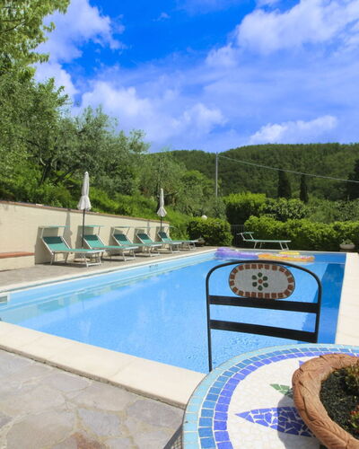 Agriturismo Arcobaleno: Schwimmbad, Resort, Eco Hotel, Blumentopf, Hotel, Gartenmöbel, Zimmerpflanze, Villa, Ferienort