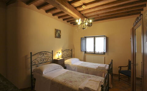 Agriturismo Ca di Vestro: Wand, Interior Design, Möbel, Schlafzimmer, Decke, Bett, Zimmer, Fussboden, Flooring, Beleuchtung