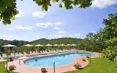 Pitigliano 200: Schwimmbad, Eigentum, Grundeigentum, Freizeit, Resort, Gebäude, Haus, Wohngebiet, Estate, Urlaub
