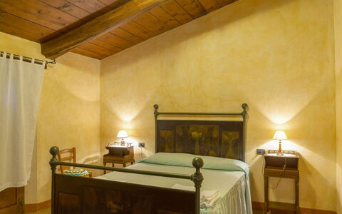 Casa la Primula: Interior Design, Möbel, Flooring, Wand, Fussboden, Holz, Decke, Zimmer, Bett, Schlafzimmer