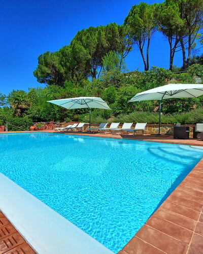 Casa Lucia: Schwimmbad, Eigentum, Grundeigentum, Azurblau, Gebäude, Estate, Freizeit, Haus, Urlaub, Resort