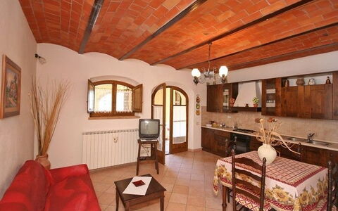 Pienza: Zimmer, Eigentum, Gebäude, Möbel, Interior Design, Schlafzimmer, Decke, Haus, Suite, Grundeigentum
