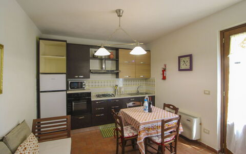 Podere Marcigliano: Möbel, Interior Design, Flooring, Fussboden, Holz, Decke, Zimmer, Küche & Esszimmer Tisch, Stuhl, Esszimmer