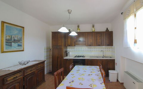 Podere Marcigliano: Möbel, Flooring, Interior Design, Holz, Fussboden, Cabinetry, Countertop, Zimmer, Küche, Decke