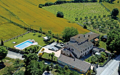 Villa Giare: Luftaufnahmen, Vogelperspektive, Ländliches Gebiet, Landschaft, Grundstueck, Bauernhof, Wohngebiet, Feld, Bergdorf, Fotografie