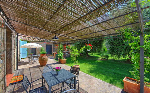 Villa Giare: Eigentum, Grundeigentum, Terrasse, Hinterhof, Gebäude, Garten, Zuhause, Haus, Baum, Garten