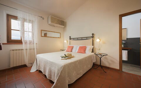 Villa Giare: Möbel, Interior Design, Wand, Bett, Fussboden, Flooring, Schlafzimmer, Decke, Holz, Zimmer