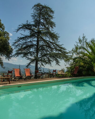 Villa Pedone: Wasser, Himmel, Pflanze, Eigentum, Schwimmbad, Natürliche Landschaft, Baum, Arecales, Freizeit, Grundeigentum