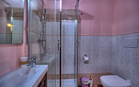 Cerretalta: Badezimmer, Zimmer, Eigentum, Rosa, Lila, Armatur, Interior Design, Die Architektur, Haus, Grundeigentum