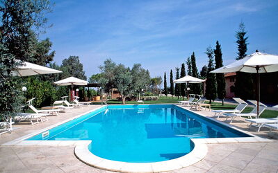 Grosseto 825: Schwimmbad, Eigentum, Haus, Grundeigentum, Himmel, Zuhause, Urlaub, Freizeit, Gebäude, Resort