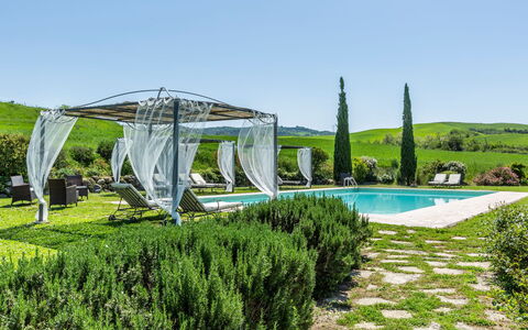 Villa Castiglione: Schwimmbad, Gartenmöbel, Garten, Landscaping, Rasen, Hinterhof, Eco Hotel, Bauernhaus, Resort