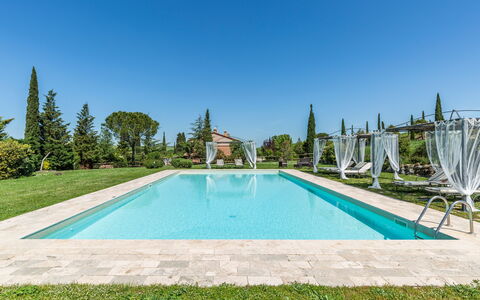 Villa Castiglione: Blau, Schwimmbad, Garten, Landscaping, Resort, Schatten, Eco Hotel, Hazienda, Immergrün