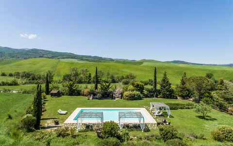 Villa Castiglione: Schwimmbad, Möbel, Resort, Eco Hotel, Garten, Gartenmöbel, Stuhl, Bauernhaus, Villa, Plantage