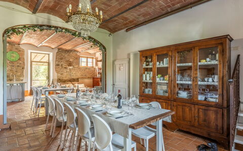 Villa Castiglione: Möbel, Interior Design, Tabelle, Stuhl, Küche & Esszimmer Tisch, Flooring, Esszimmer, Decke, Zimmer, Restaurant