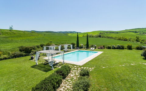 Villa Castiglione: Schwimmbad, Rasen, Garten, Estate, Bauernhaus, Wiese, Landscaping, Villa, Hinterhof, Garten