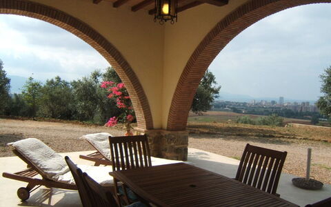 Villa Giulia Follonica: Eigentum, Möbel, Baum, Grundeigentum, Haus, Gebäude, Tabelle, Zimmer, Die Architektur, Veranda