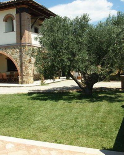 Villa Giulia Follonica: Eigentum, Garten, Hinterhof, Gras, Zuhause, Rasen, Haus, Grundeigentum, Gebäude, Estate