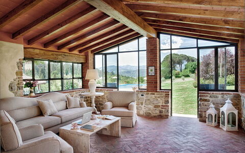 Villa Sant' Angelo: Möbel, Interior Design, Holz, Couch, Zuhause, Decke, Flooring, Tabelle, Fussboden, Wohnzimmer