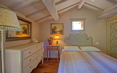 Gellino: Zimmer, Schlafzimmer, Möbel, Eigentum, Bett, Interior Design, Decke, Bettdecke, Gebäude, Haus