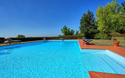 Gellino: Schwimmbad, Eigentum, Freizeit, Azurblau, Grundeigentum, Estate, Gras, Haus, Urlaub, Villa