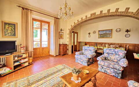 Casale Ambra: Eigentum, Zimmer, Gebäude, Wohnzimmer, Möbel, Interior Design, Grundeigentum, Haus, Zuhause, Fussboden