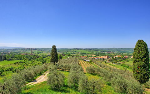 Villa Roberto: Himmel, Natur, Vegetation, Grün, Hügel, Natürliche Landschaft, Baum, Horizont, Ländliches Gebiet, Gras