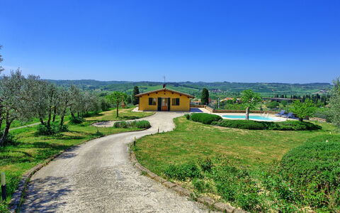 Villa Roberto: Eigentum, Himmel, Haus, Grundeigentum, Zuhause, Estate, Ländliches Gebiet, Gras, Grundstueck, Frühling