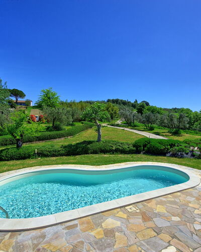 Villa Roberto: Schwimmbad, Eigentum, Grundeigentum, Natürliche Landschaft, Estate, Haus, Wasser, Zuhause, Freizeit, Gebäude
