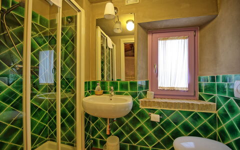 Villa Marginone: Badezimmer, Zimmer, Eigentum, Grün, Interior Design, Gebäude, Haus, Fliese, Die Architektur, Grundeigentum