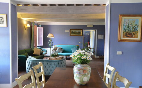 Villa Marginone: Tabelle, Möbel, Eigentum, Pflanze, Stuhl, Bilderrahmen, Interior Design, Beleuchtung, Zimmerpflanze, Gebäude