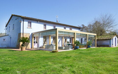 Villa Marginone: Veranda, Tür, Estate, Schatten, Outdoor Struktur, Hütte, Blumentopf, Garten, Terrasse, Garten