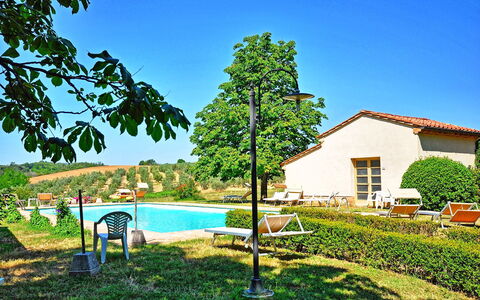 Vittoriana: Eigentum, Haus, Grundeigentum, Grün, Zuhause, Natürliche Landschaft, Baum, Gebäude, Estate, Himmel
