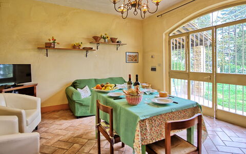 Vittoriana: Zimmer, Esszimmer, Möbel, Eigentum, Interior Design, Gebäude, Decke, Tabelle, Wand, Haus