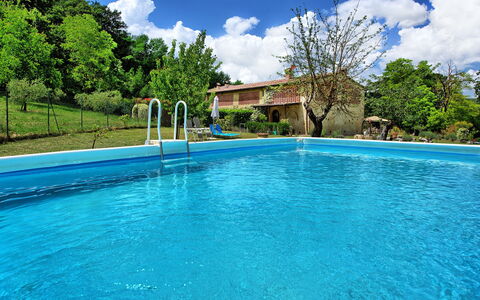 Villa Diletta: Schwimmbad, Eigentum, Wasser, Freizeit, Grundeigentum, Ferienort, Estate, Urlaub, Gebäude, Villa