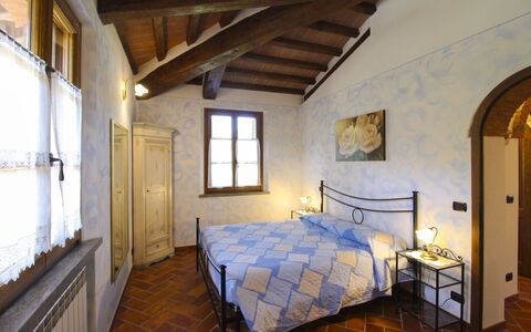La Casetta nel Bosco: Wand, Interior Design, Möbel, Decke, Flooring, Zuhause, Fussboden, Zimmer, Schlafzimmer, Bett