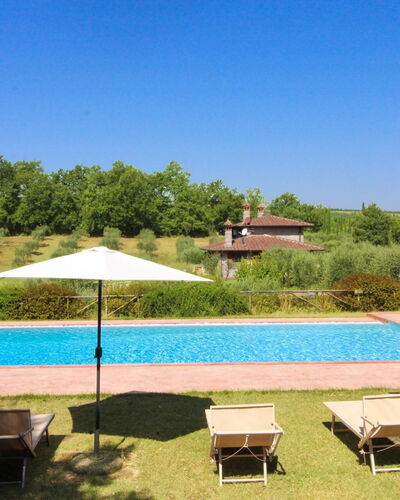 La Casetta nel Bosco: Schwimmbad, Resort, Gartenmöbel, Eco Hotel, Estate, Sonnenliege, Hazienda, Freizeit, Schatten, Garten
