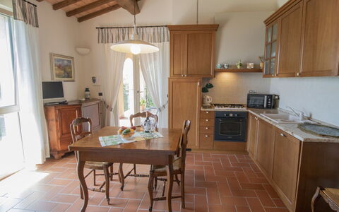 Olindia: Zimmer, Eigentum, Möbel, Gebäude, Küche, Countertop, Fussboden, Interior Design, Cabinetry, Decke
