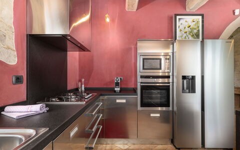 Villa Ferdinando: Küche, Küchengerät, Countertop, Interior Design, Major Appliance, Möbel, Flooring, Haushaltsgerät, Holz, Zuhause