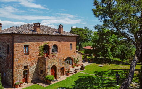 Villa Scianellone: Schwimmbad, Baum, Landschaft, Wohngebiet, Vogelperspektive, Resort, Luftaufnahmen, Estate, Landscaping, Design