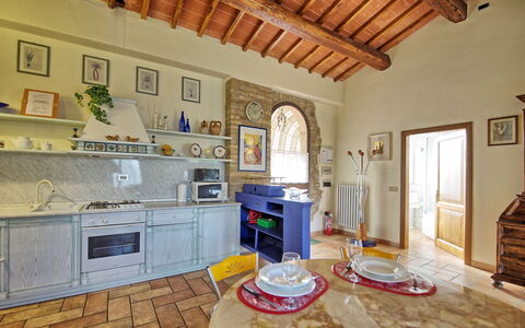 Poggiluglio: Eigentum, Zimmer, Gebäude, Möbel, Haus, Interior Design, Küche, Zuhause, Grundeigentum, Decke