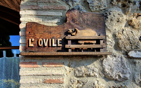 Poggiluglio: Holz, Wand, Eisen, Rost, Baum, \Fels, Haus, Backstein, Fenster, Steinwand