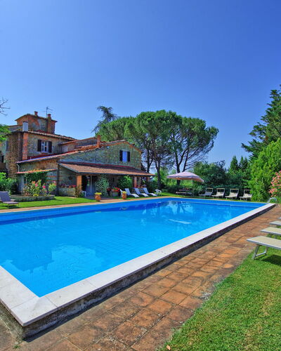 Villa Campogialli: Schwimmbad, Eigentum, Estate, Grundeigentum, Haus, Zuhause, Gebäude, Gras, Villa, Wohngebiet