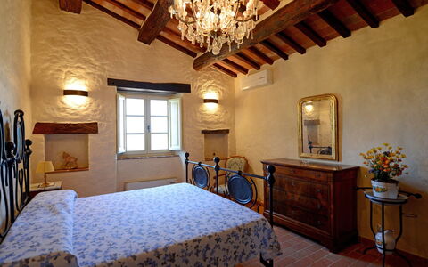 Villa Agazzi: Zimmer, Eigentum, Schlafzimmer, Möbel, Bett, Gebäude, Interior Design, Decke, Bettdecke, Bettrahmen
