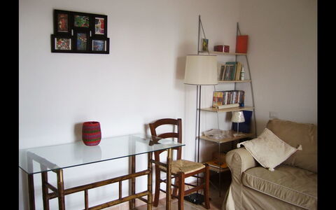 Casa Clementina: Möbel, Zimmer, Regal, Regale, Eigentum, Tabelle, Interior Design, Haus, Gebäude, Bücherregal