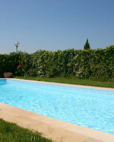 Casa Clementina: Wasser, Pflanze, Himmel, Schwimmbad, Rechteck, Grundstueck, Schatten, Gras, Baum, Freizeit